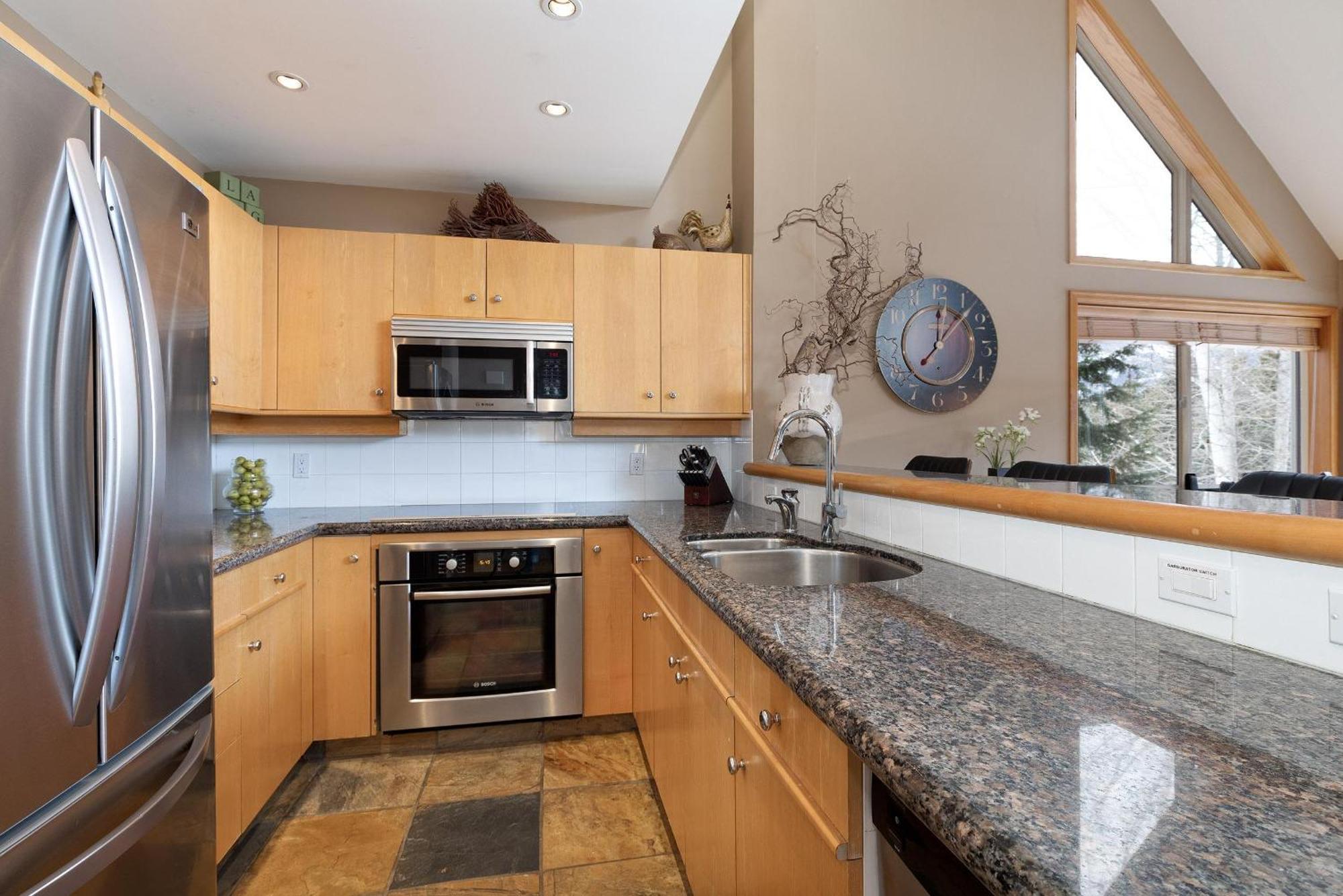 Alpine Greens 8 | Bright Townhome Near Blackcomb, Walk Or Shuttle To Skiing, Secure Parking Вістлер Екстер'єр фото