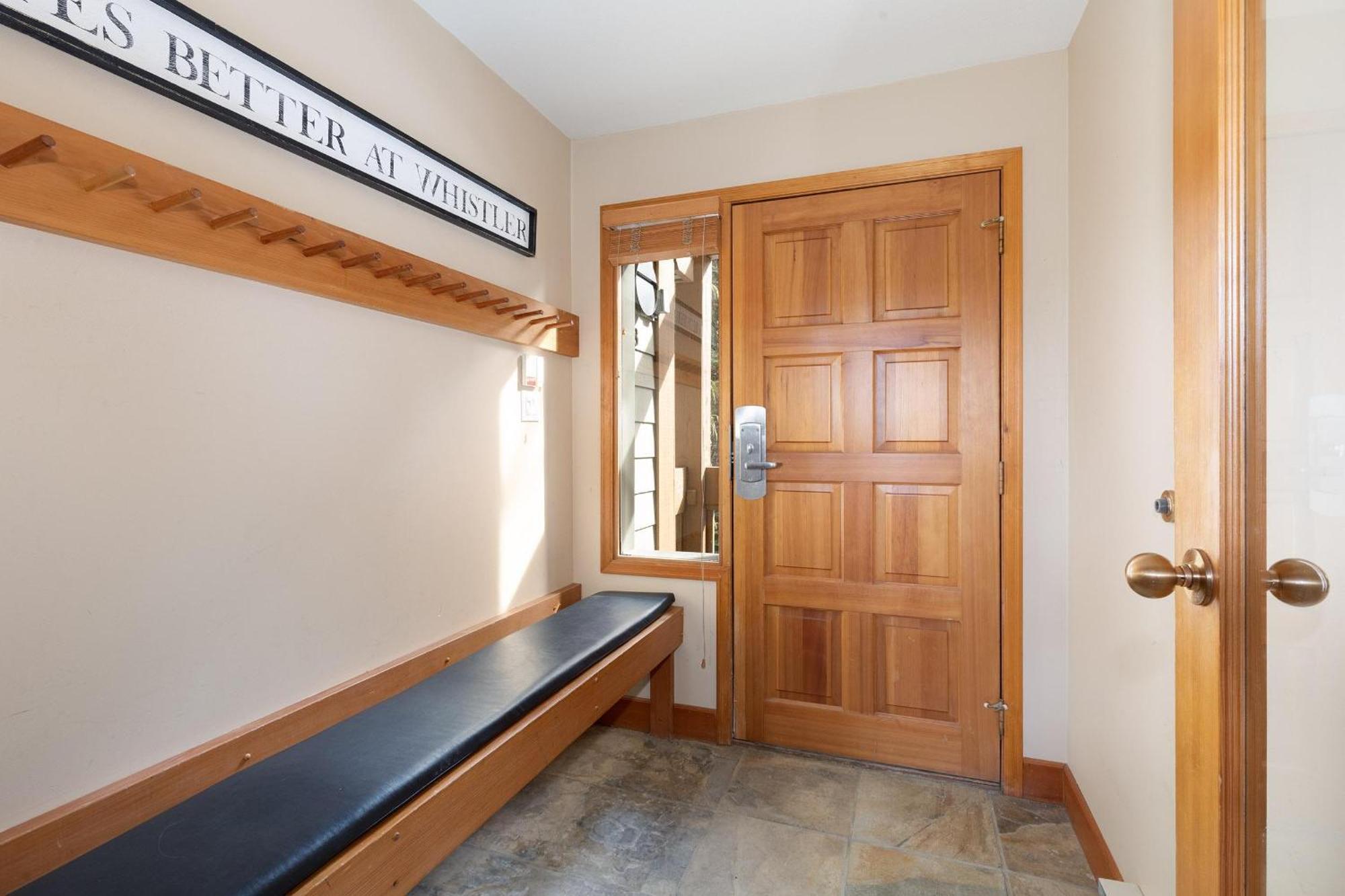 Alpine Greens 8 | Bright Townhome Near Blackcomb, Walk Or Shuttle To Skiing, Secure Parking Вістлер Екстер'єр фото