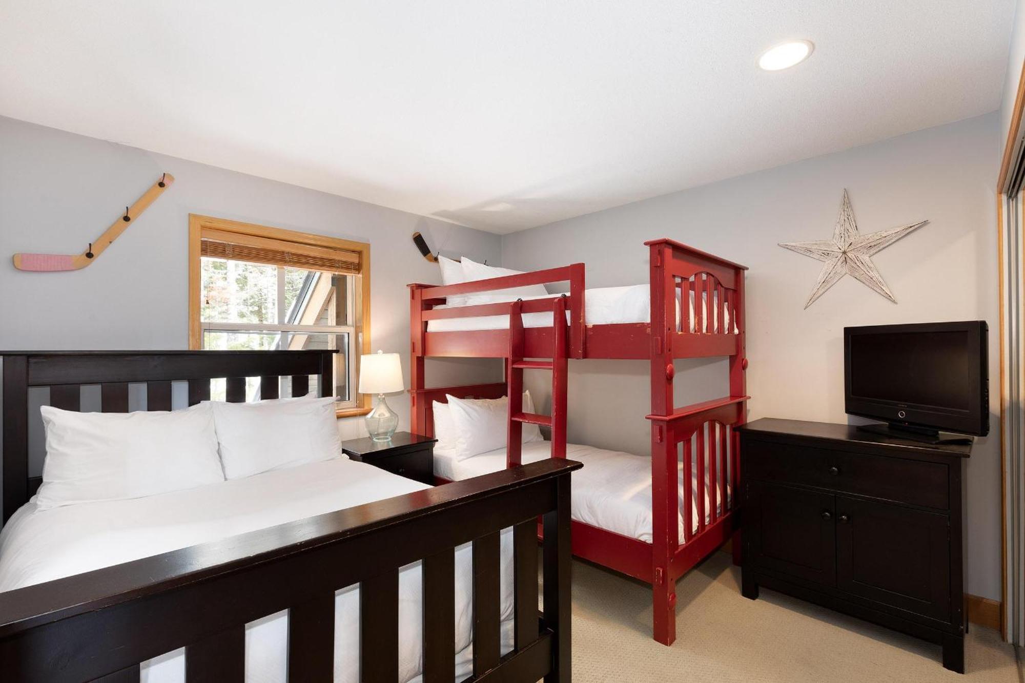 Alpine Greens 8 | Bright Townhome Near Blackcomb, Walk Or Shuttle To Skiing, Secure Parking Вістлер Екстер'єр фото