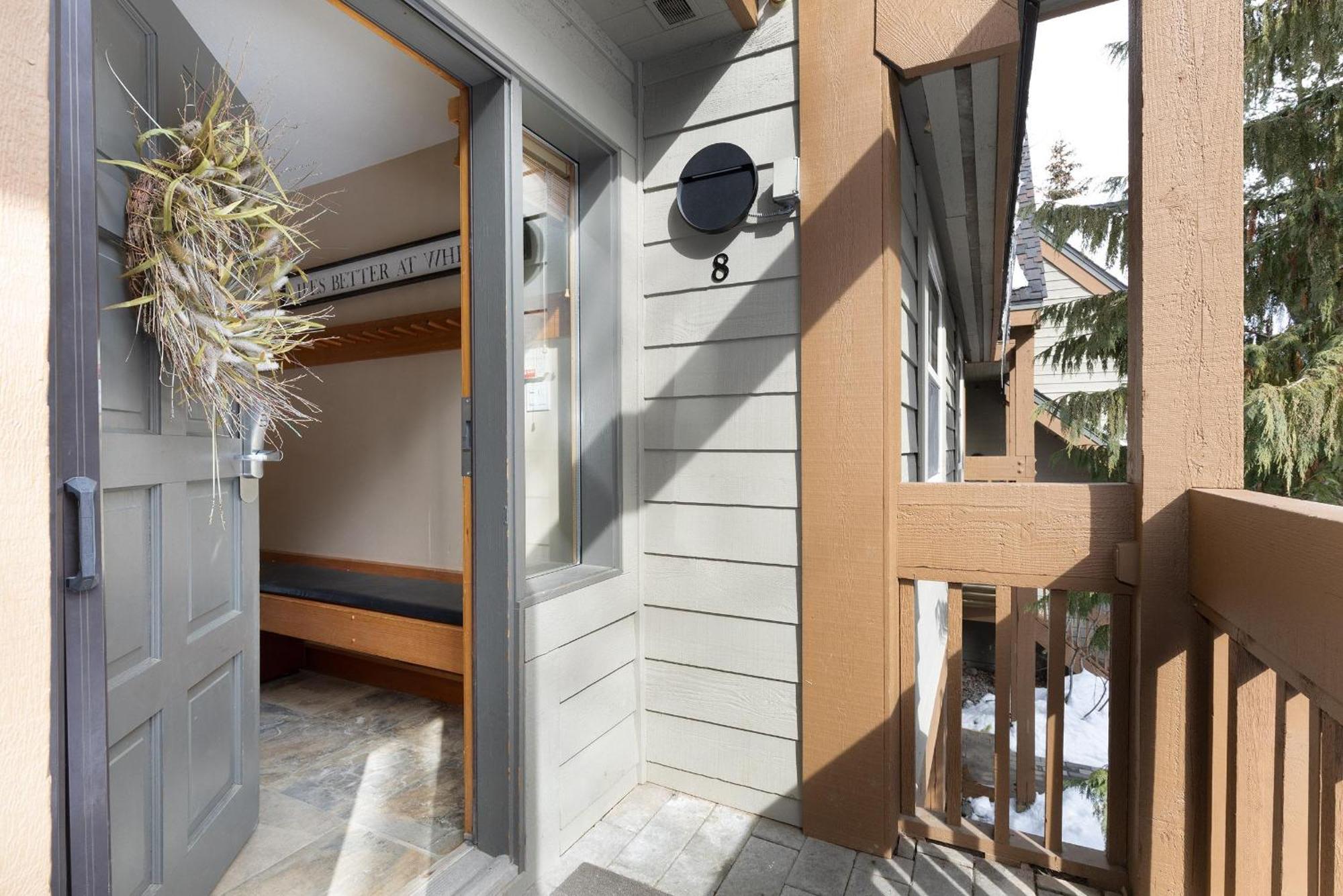 Alpine Greens 8 | Bright Townhome Near Blackcomb, Walk Or Shuttle To Skiing, Secure Parking Вістлер Екстер'єр фото